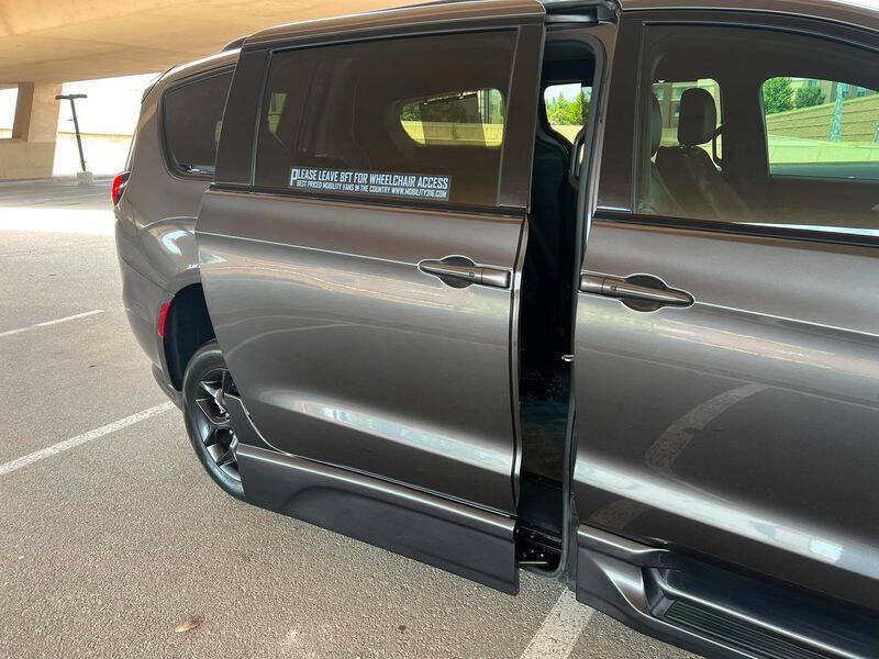 2020 Chrysler Pacifica Touring L