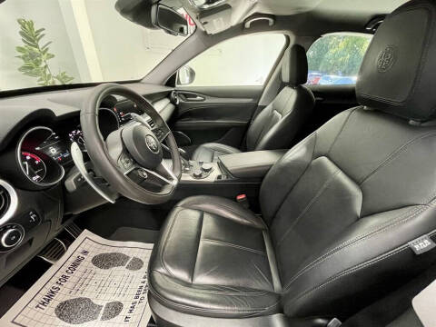 2018 Alfa Romeo Stelvio Sport