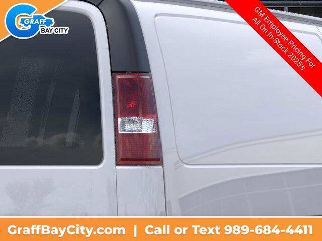 2025 Chevrolet Express 3500