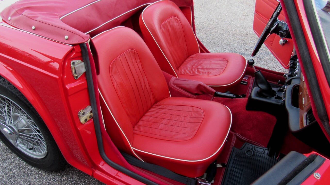 1967 Triumph TR4 32