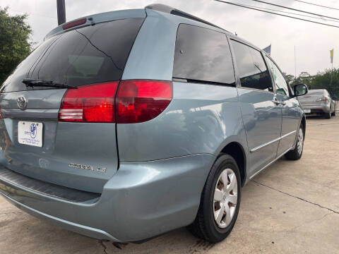 2005 Toyota Sienna LE 8 Passenger