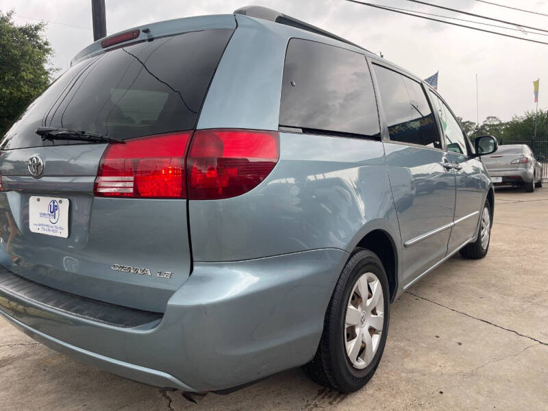 2005 Toyota Sienna LE 8 Passenger