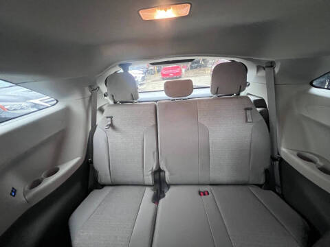 2022 Toyota Sienna LE 8-Passenger