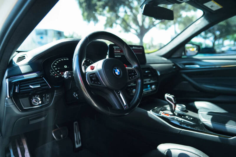2022 BMW M5
