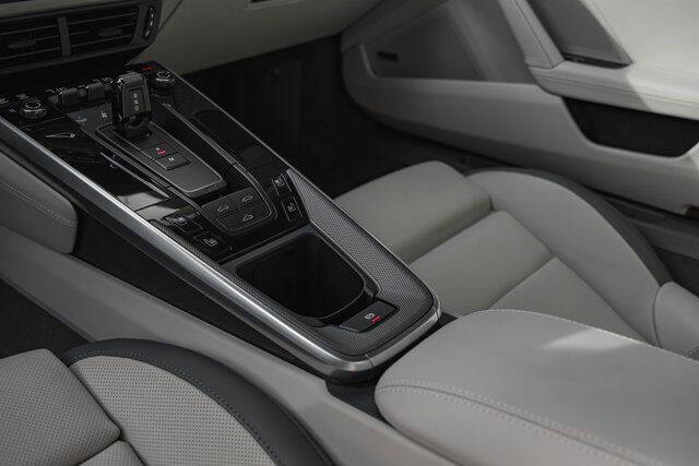 2025 Porsche 911 Carrera