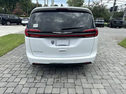 2024 Chrysler Pacifica Touring