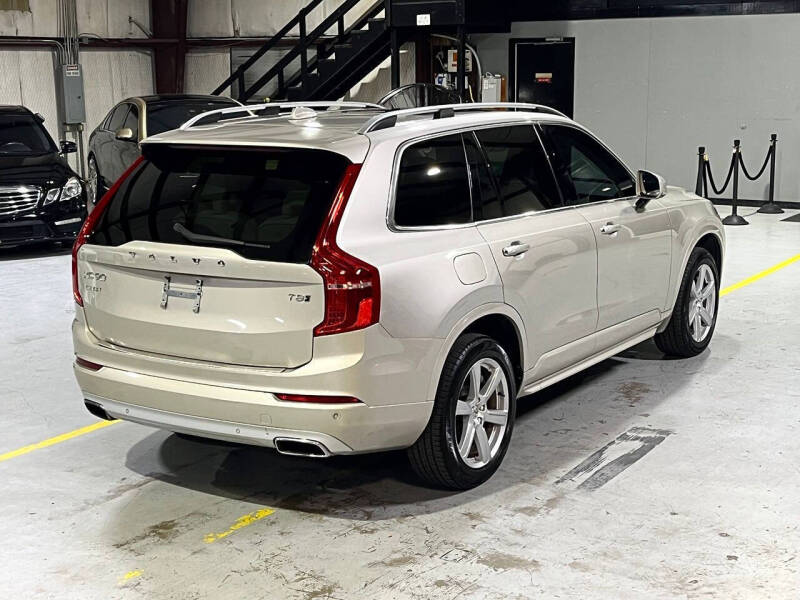 2016 Volvo XC90 T8 eAWD Momentum