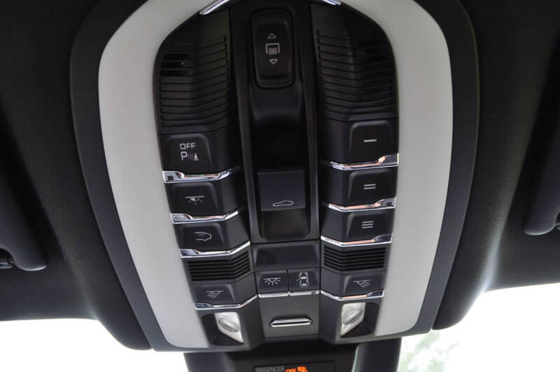 2017 Porsche Macan S