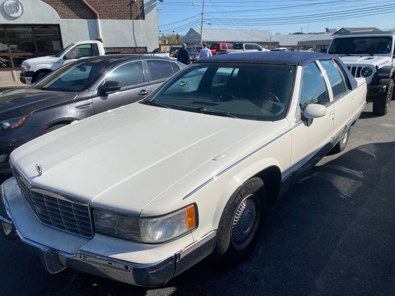 1993 Cadillac Fleetwood for sale at Blue Bird Motors in Crossville TN