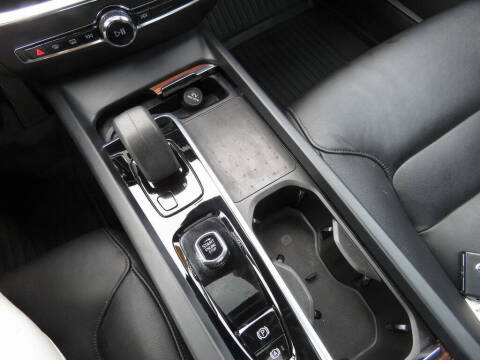 2022 Volvo S60 B5 Momentum