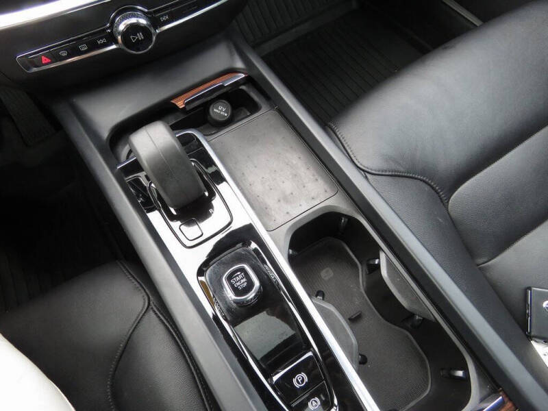 2022 Volvo S60 B5 Momentum