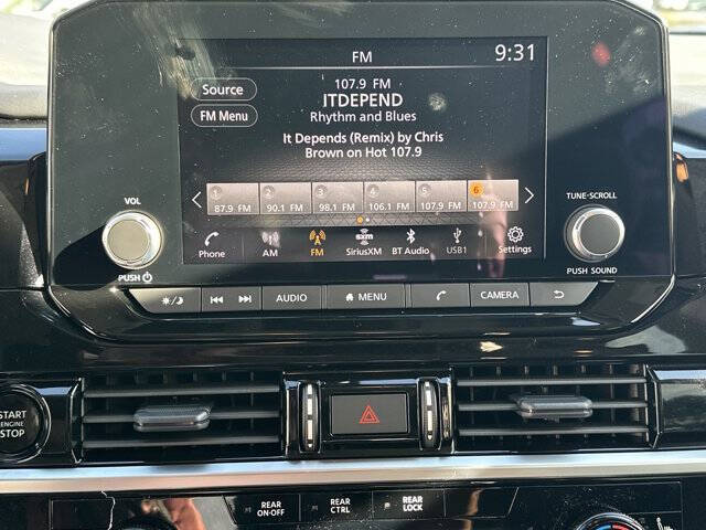 2025 Nissan Pathfinder SV