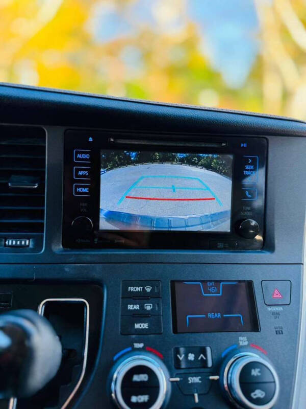 2016 Toyota Sienna XLE 8-Passenger