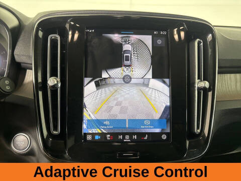 2024 Volvo XC40 B5 Ultimate Dark Theme