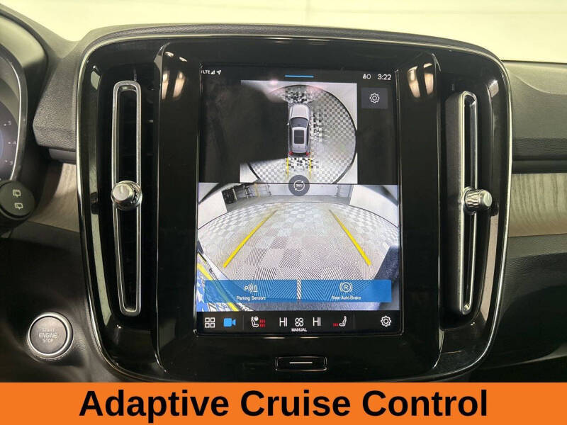 2024 Volvo XC40 B5 Ultimate Dark Theme