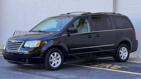 2009 Chrysler Town and Country for sale at Carland Auto Sales INC. in Portsmouth VA