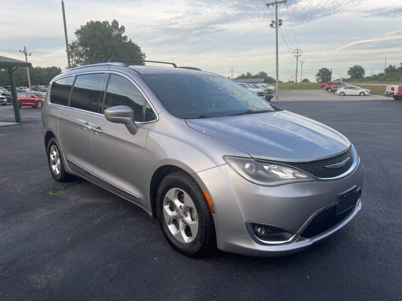 2017 Chrysler Pacifica Touring-L Plus