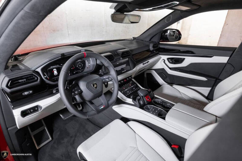 2025 Lamborghini Urus SE