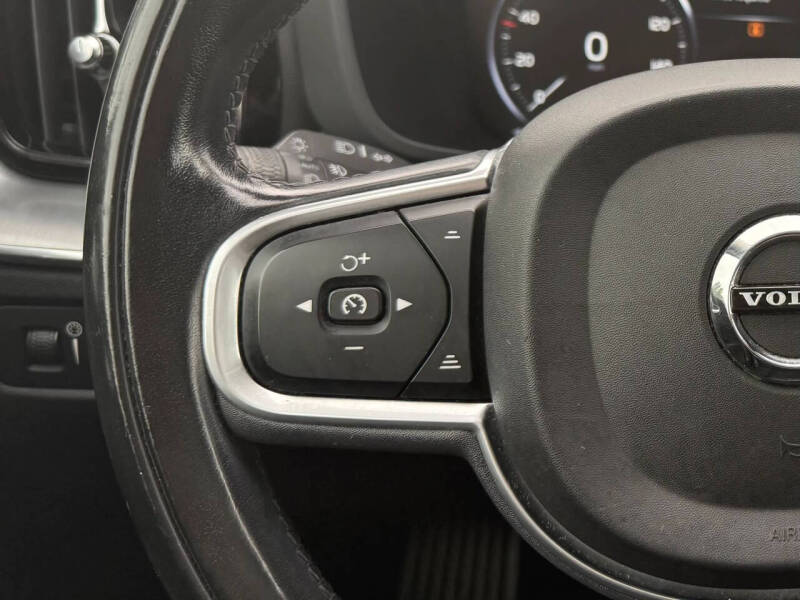 2018 Volvo XC60 T5 Momentum