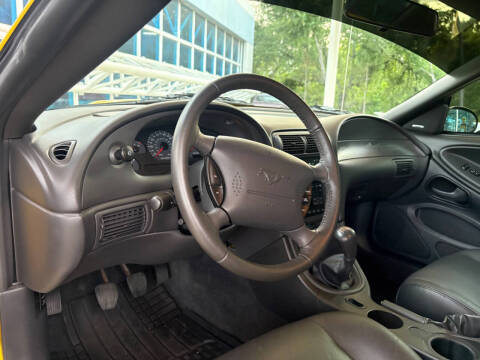 2004 Ford Mustang GT Deluxe