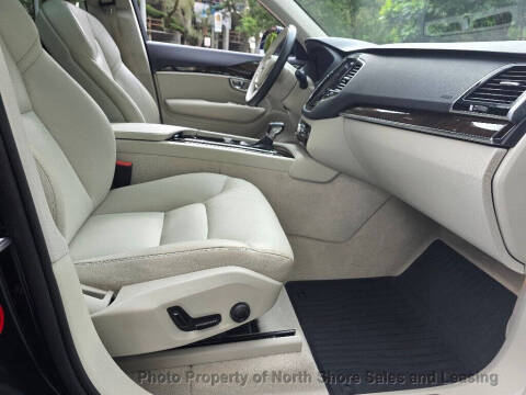 2016 Volvo XC90 T6 Momentum