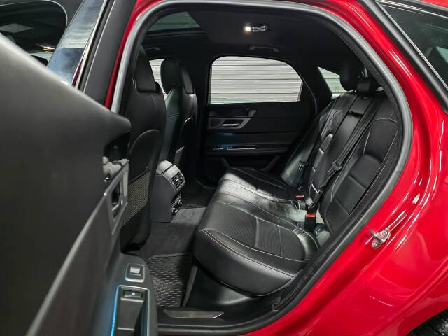 2017 Jaguar XF 35t R-Sport