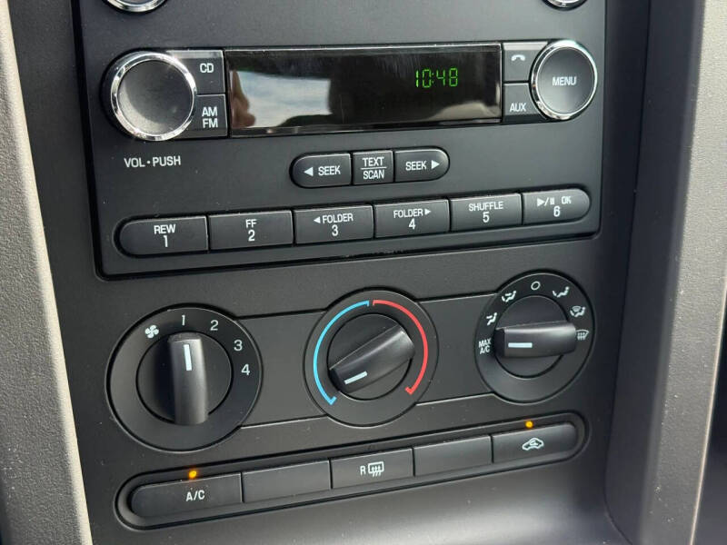 2008 Ford Mustang V6 Deluxe