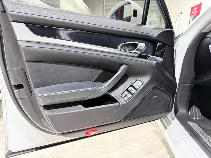 2016 Porsche Panamera