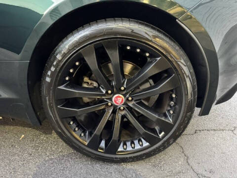 2019 Jaguar F-TYPE P300