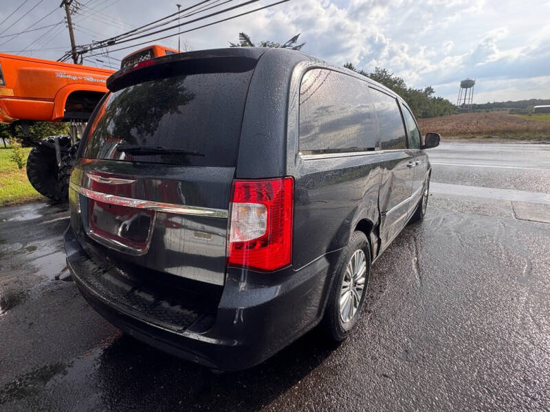 2014 Chrysler Town and Country Touring-L