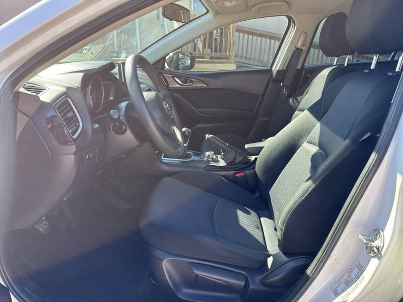 2016 Mazda MAZDA3 i Sport