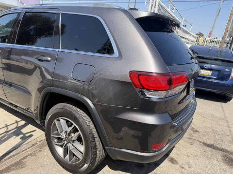 2020 Jeep Grand Cherokee Laredo E
