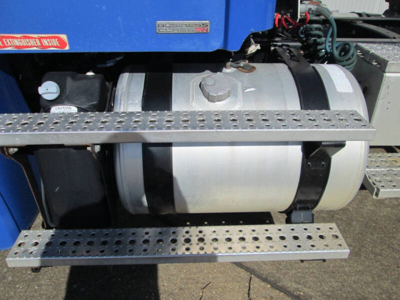 2011 Freightliner Business class M2