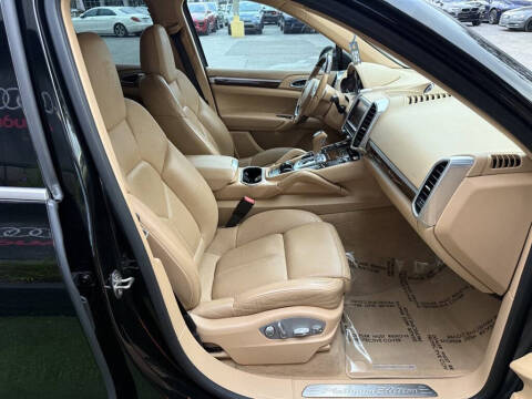 2014 Porsche Cayenne Platinum