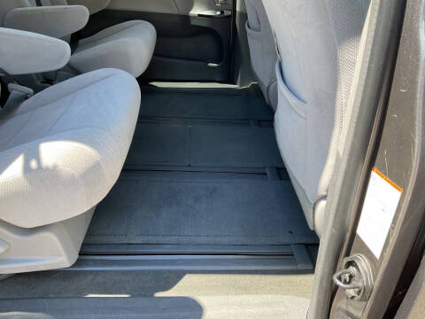 2017 Toyota Sienna LE 7-Passenger