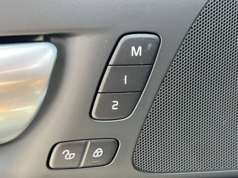 2024 Volvo S60 B5 Core Dark Theme