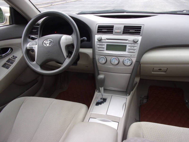 Image 6 of 2011 Toyota Camry LE