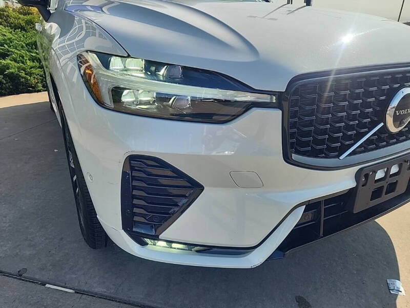 2025 Volvo XC60 B5 Plus Dark Theme