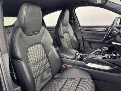 2022 Porsche Cayenne Turbo S E-Hybrid Coupe