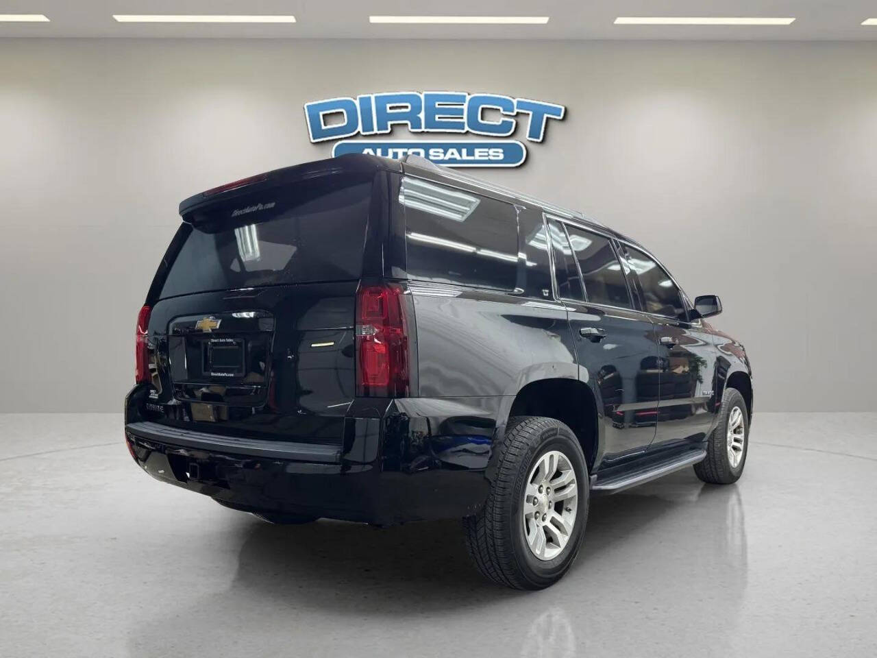 2018 Chevrolet Tahoe LT 4x4 4dr SUV - Black exterior view 6