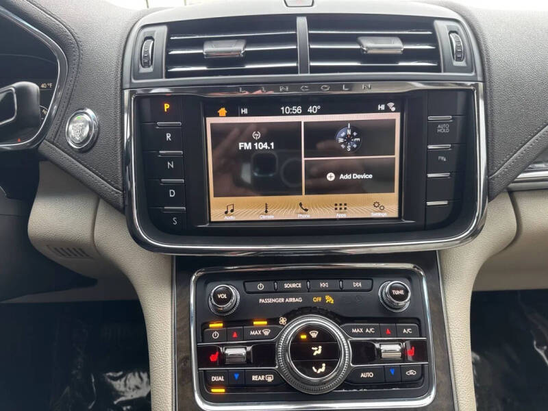 2017 Lincoln Continental Premiere