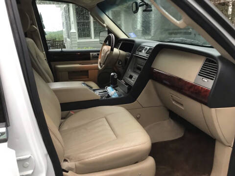 2005 Lincoln Navigator for sale at Dave's Garage Inc in Hampton NH