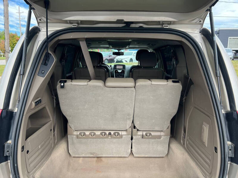 2013 Chrysler Town and Country Touring-L