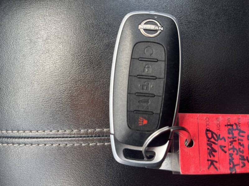 2023 Nissan Pathfinder SV