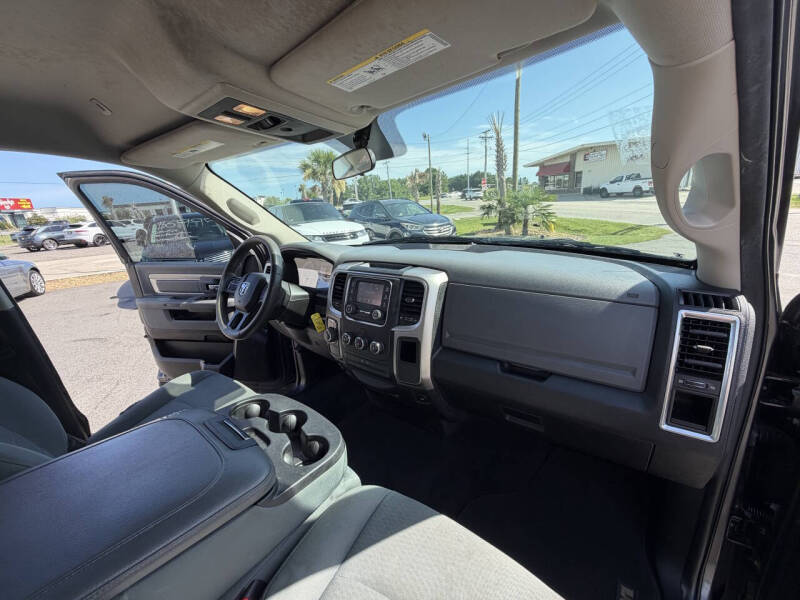 2017 RAM 1500 SLT