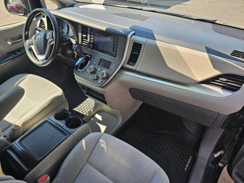 2020 Toyota Sienna LE 8-Passenger
