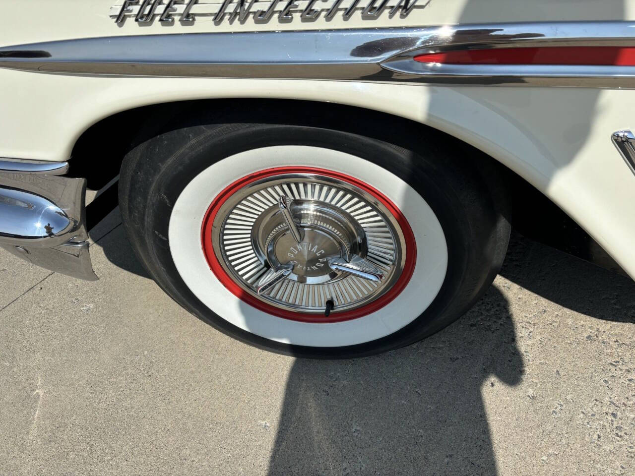 1957 Pontiac Bonneville 21
