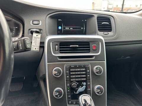 2016 Volvo V60 Cross Country T5 Platinum