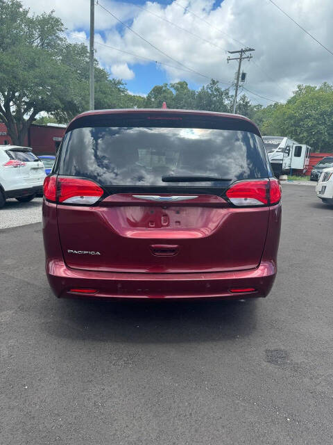 2018 Chrysler Pacifica for sale at PLANTATION MOTORS in Tampa, FL