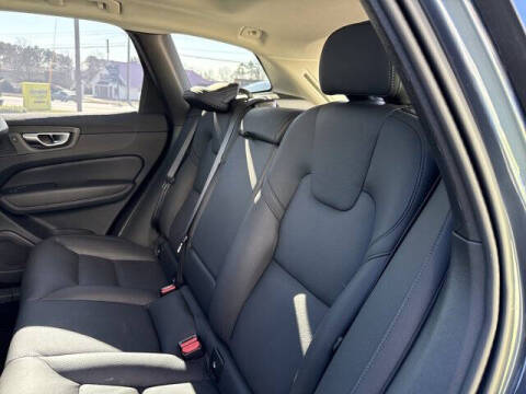 2025 Volvo XC60 B5 Plus Dark Theme